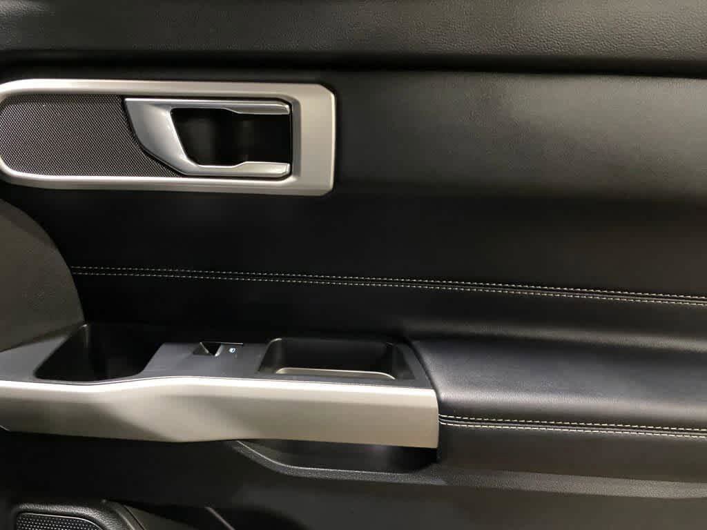 Used 2021 Ford Explorer XLT AWD/4WD image 24