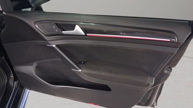 Used 2016 Volkswagen Golf 4-Door image 18