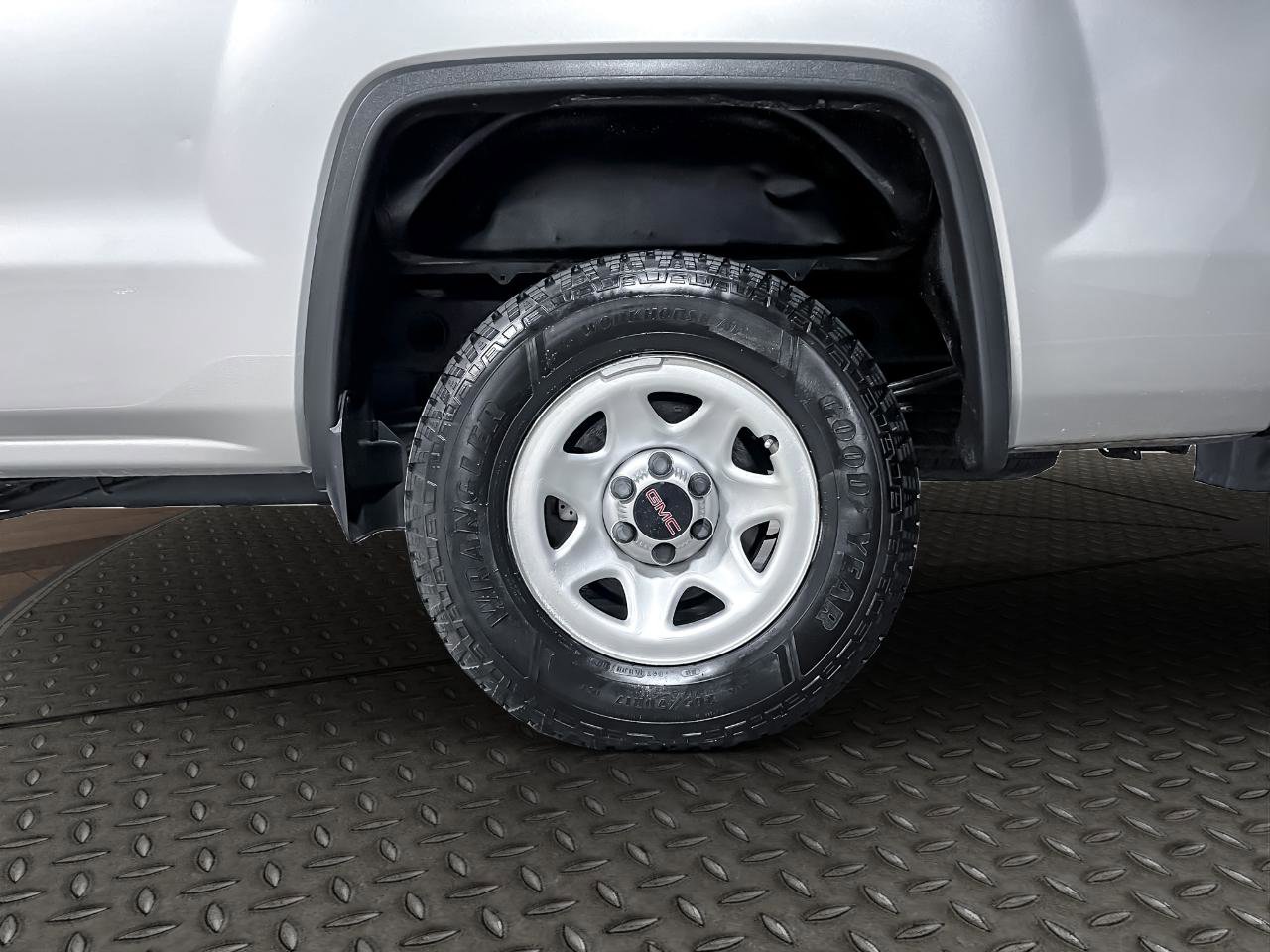 Used 2017 GMC Sierra 1500 4x4 Regular Cab image 17