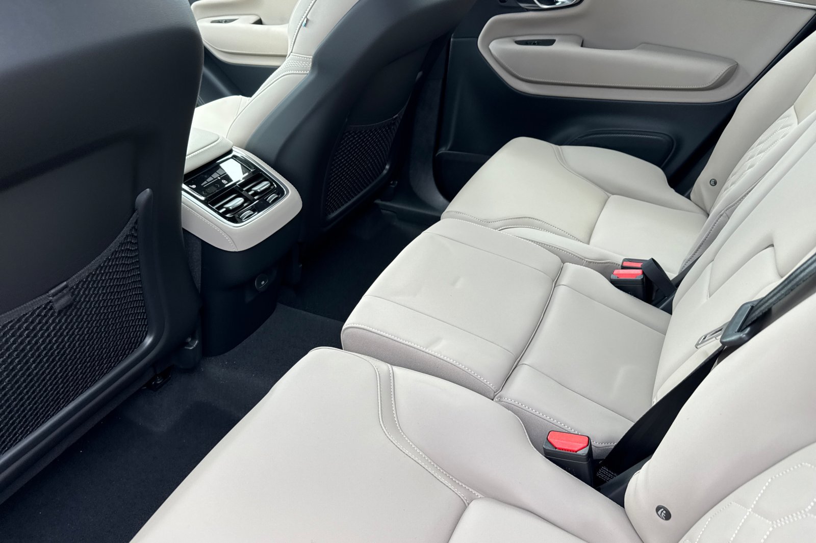 New 2026 Volvo XC90 B5 Plus w/ Protection Package AWD/4WD image 11