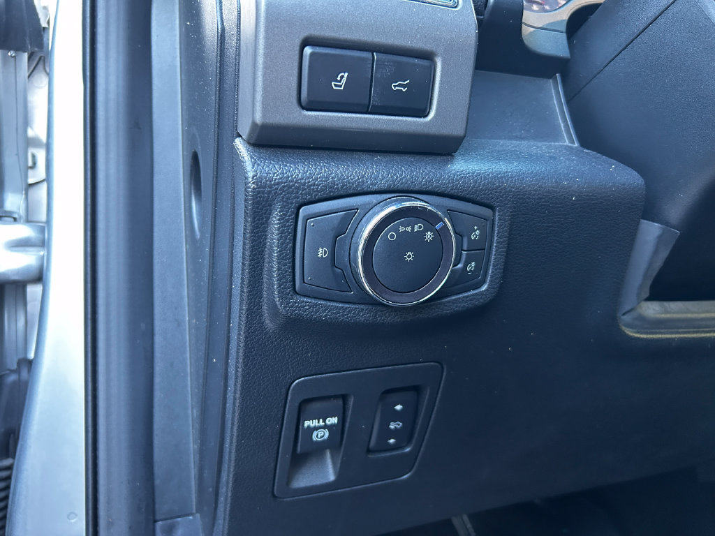 Used 2019 Ford Expedition XLT w/ Equipment Group 202A AWD/4WD image 15