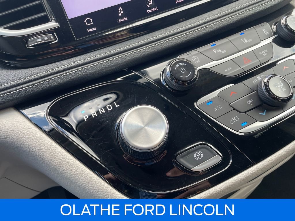 Used 2024 Chrysler Pacifica Touring-L FWD image 25