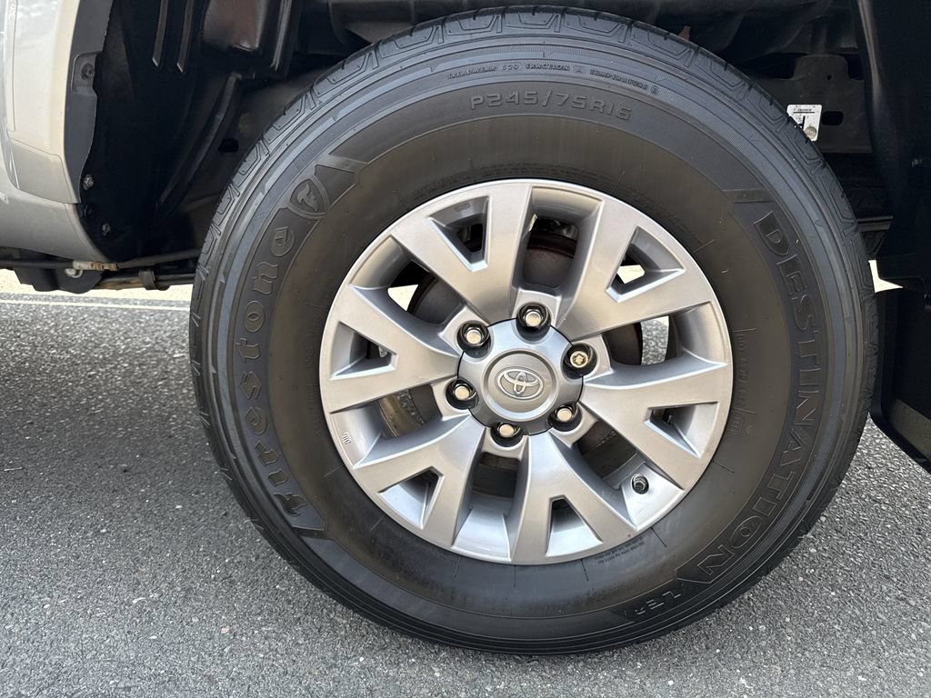 Used 2018 Toyota Tacoma SR5 AWD/4WD image 11
