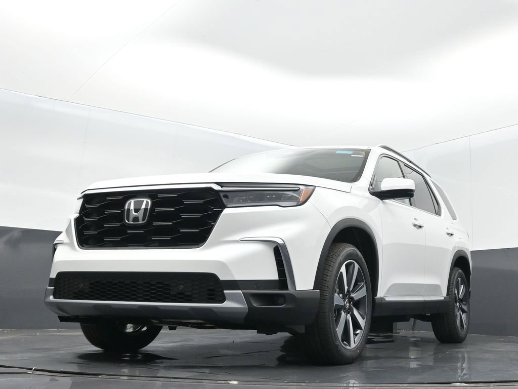 New 2025 Honda Pilot Touring image 8