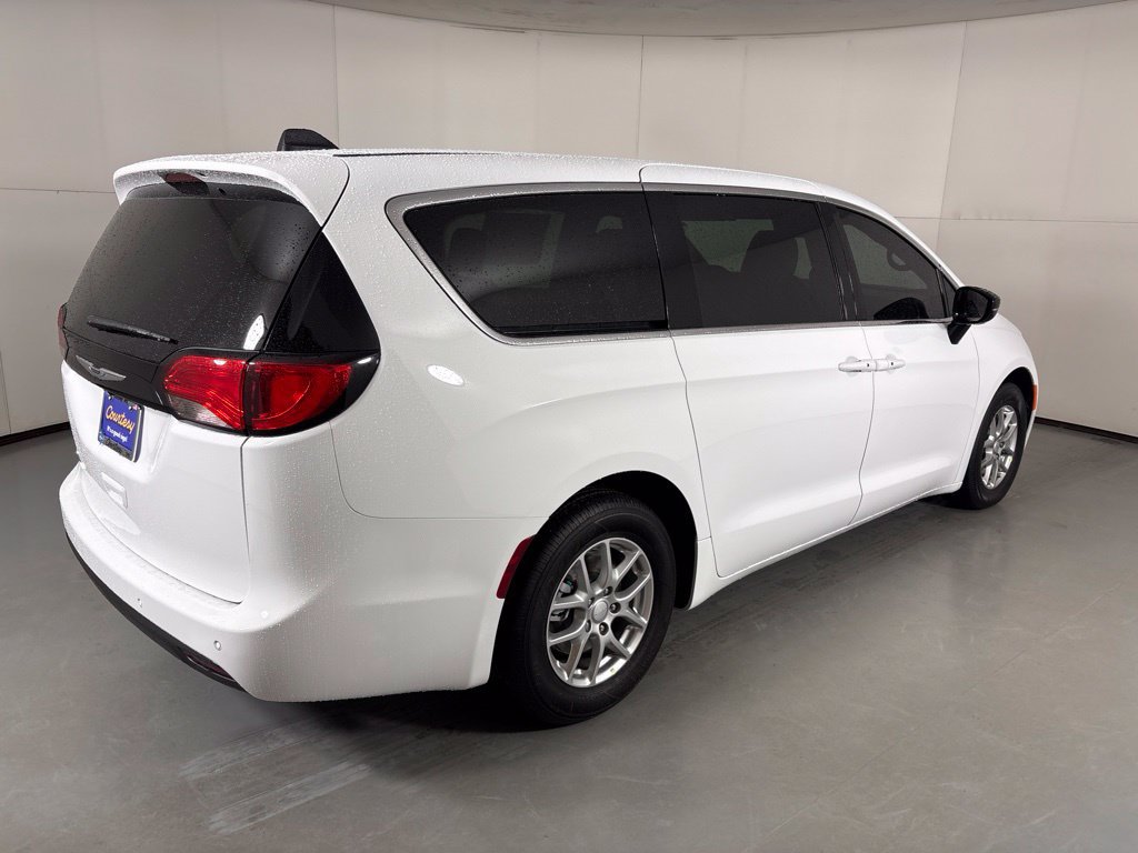New 2027 Chrysler Pacifica LX FWD image 8