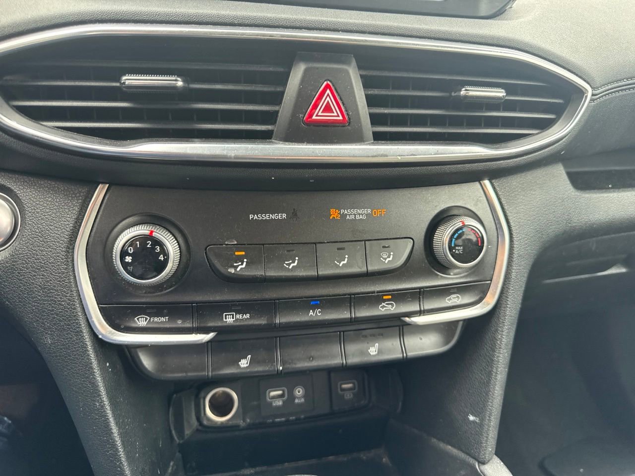 Used 2019 Hyundai Santa Fe SEL FWD image 14