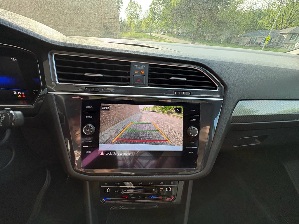 Used 2022 Volkswagen Tiguan SE w/ Panoramic Sunroof Package FWD image 34