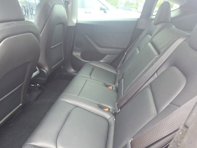 Used 2024 Tesla Model Y Performance image 7