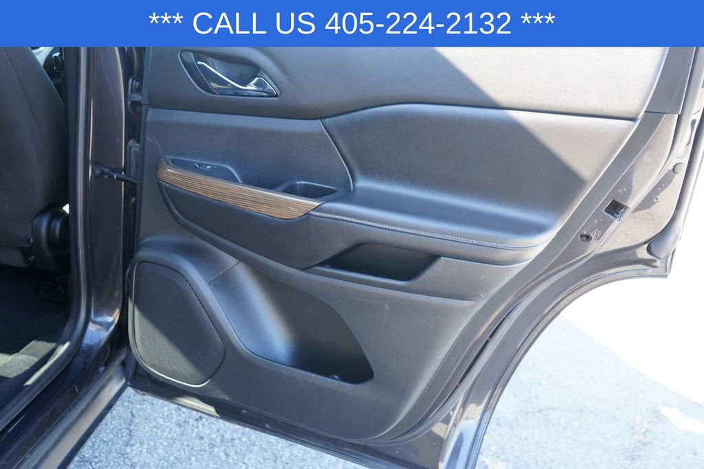 Used 2019 GMC Acadia SLE image 24