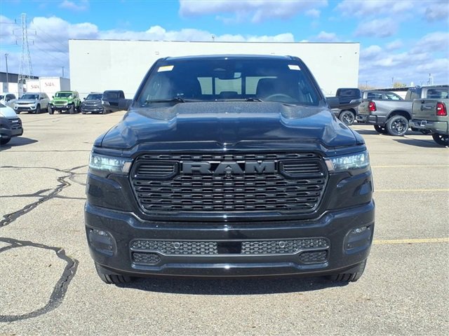 New 2026 RAM 1500 4x4 Crew Cab image 2