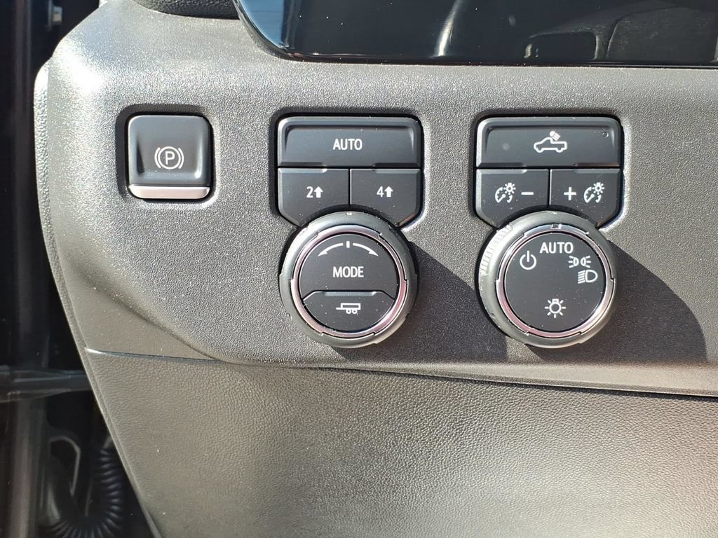 Certified 2022 Chevrolet Silverado 1500 LT AWD/4WD image 16