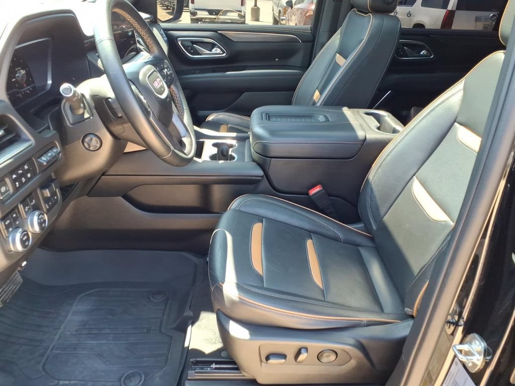 Used 2023 GMC Yukon XL AT4 w/ AT4 Premium Plus Package AWD/4WD image 16