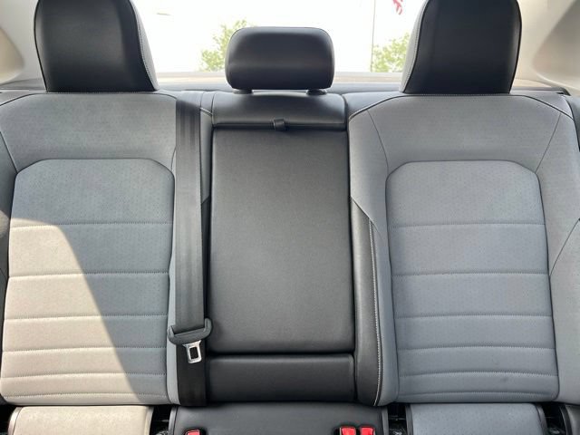 Used 2025 Volkswagen Jetta SE FWD image 29