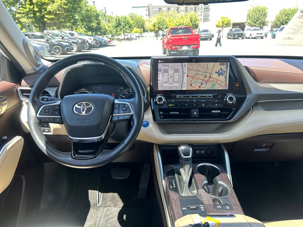 Certified 2021 Toyota Highlander Limited AWD/4WD image 13