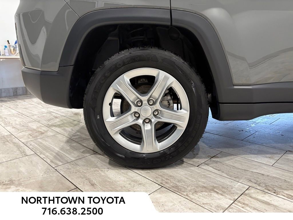 Used 2024 Jeep Compass Latitude image 9