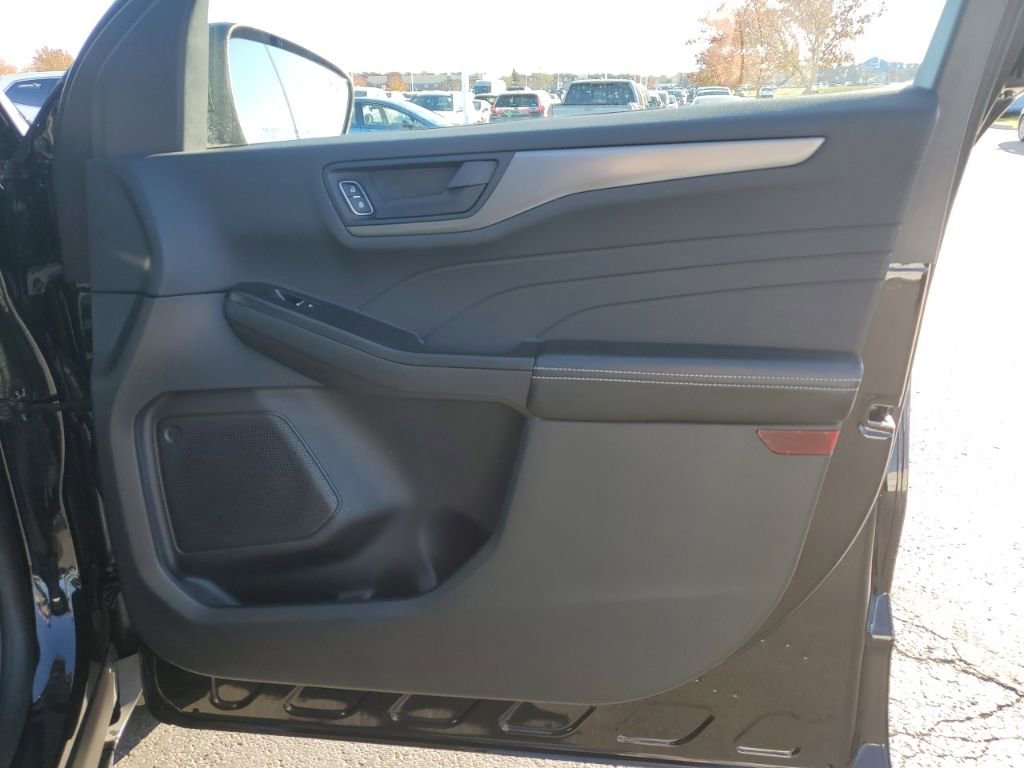 Used 2025 Ford Escape Active image 38