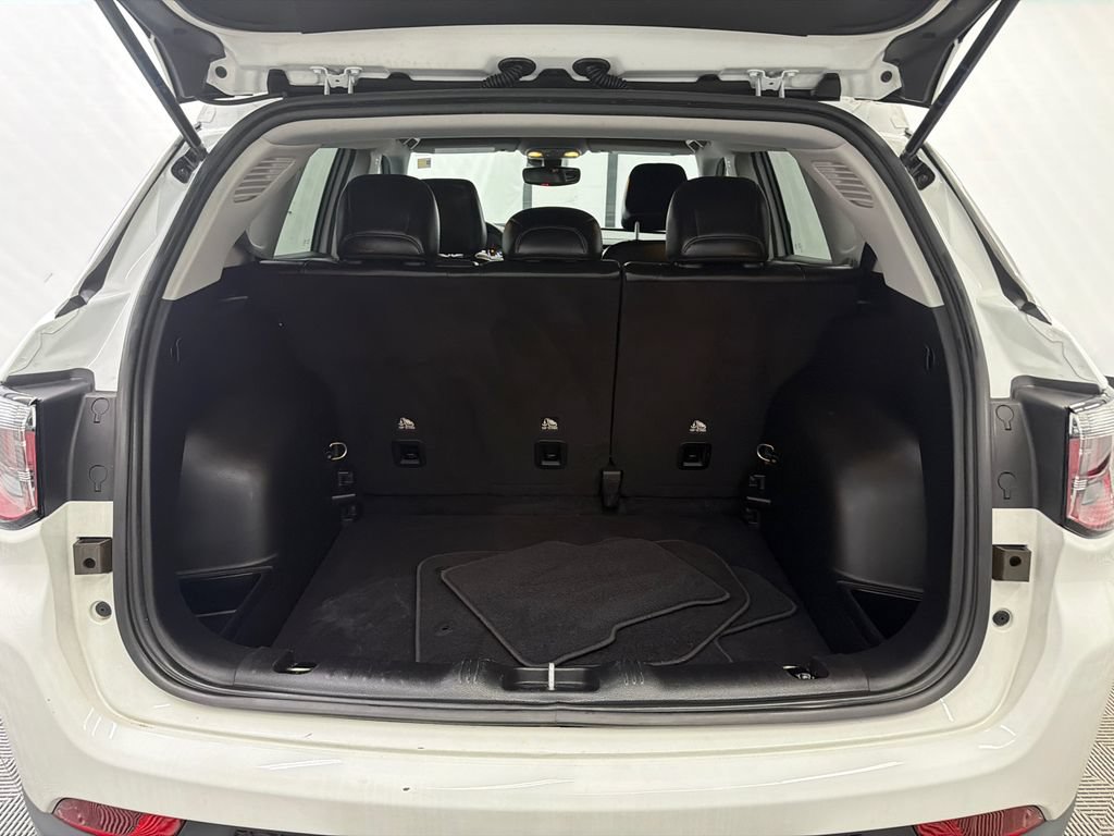 Used 2022 Jeep Compass Latitude FWD image 18