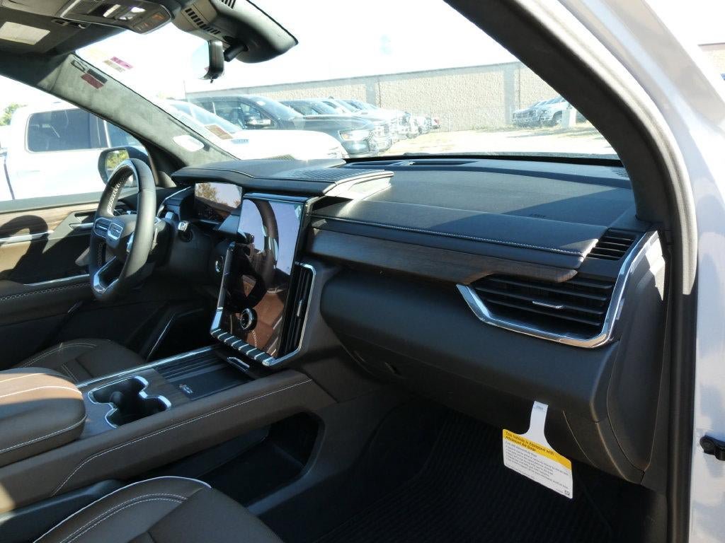 New 2027 GMC Acadia Denali Ultimate AWD/4WD image 10
