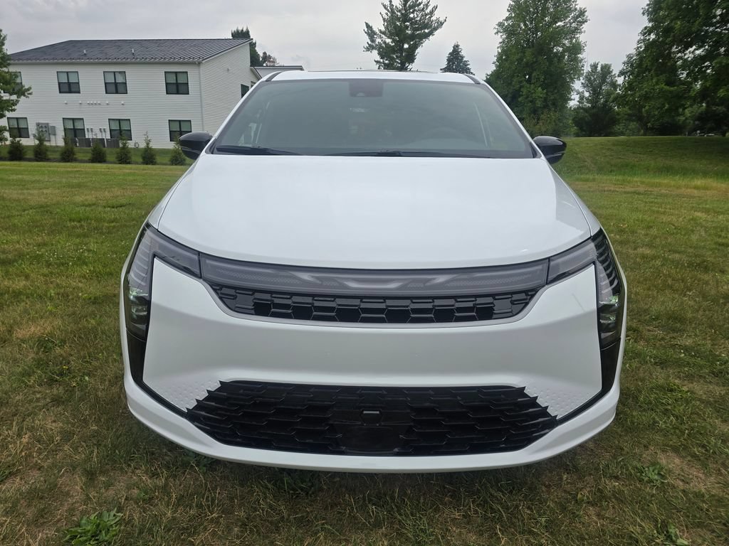 New 2027 Chrysler Pacifica Limited AWD/4WD image 2