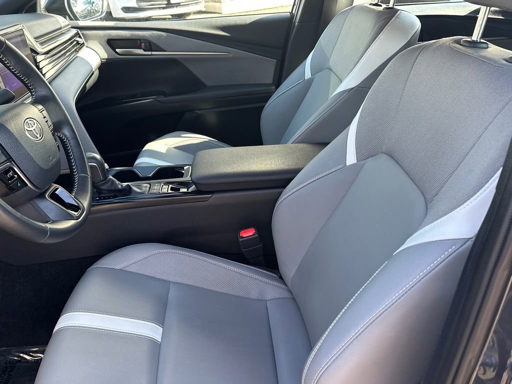 Used 2025 Toyota Camry SE w/ Convenience Package image 19
