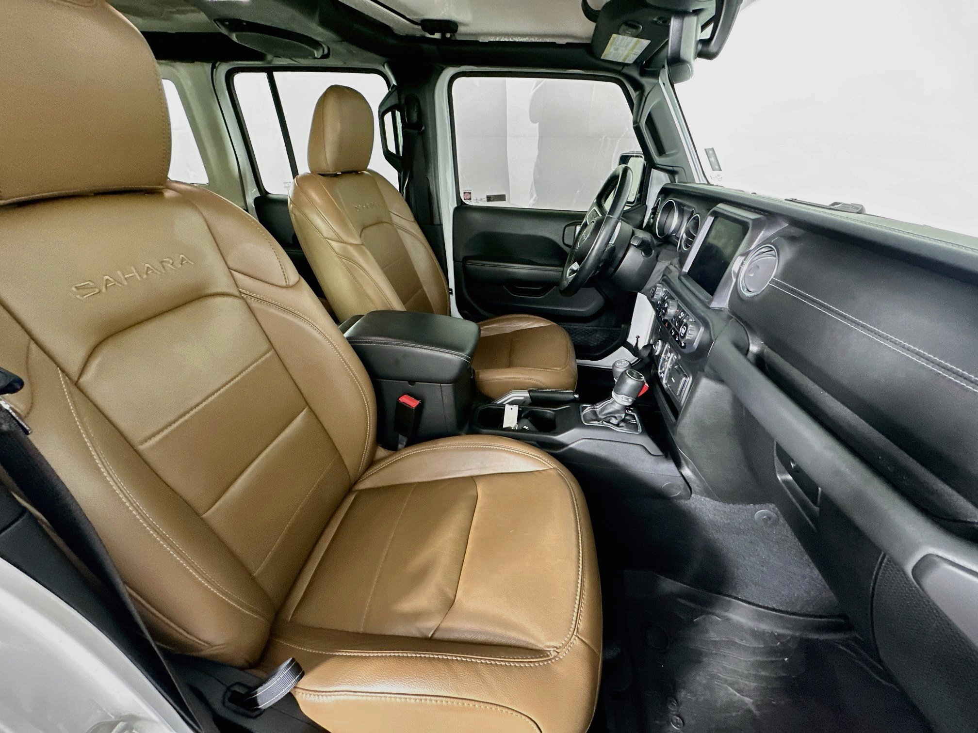 Used 2020 Jeep Wrangler Unlimited Sahara AWD/4WD image 31