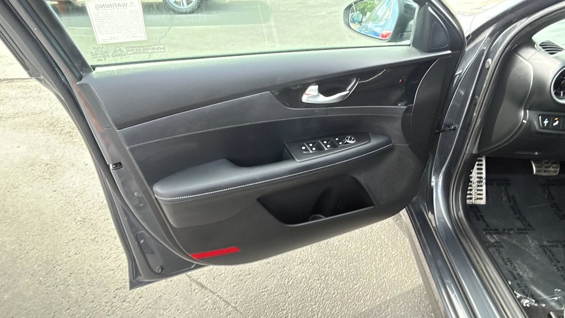 Used 2023 Kia Forte GT-Line w/ GT-Line Technology Package image 9