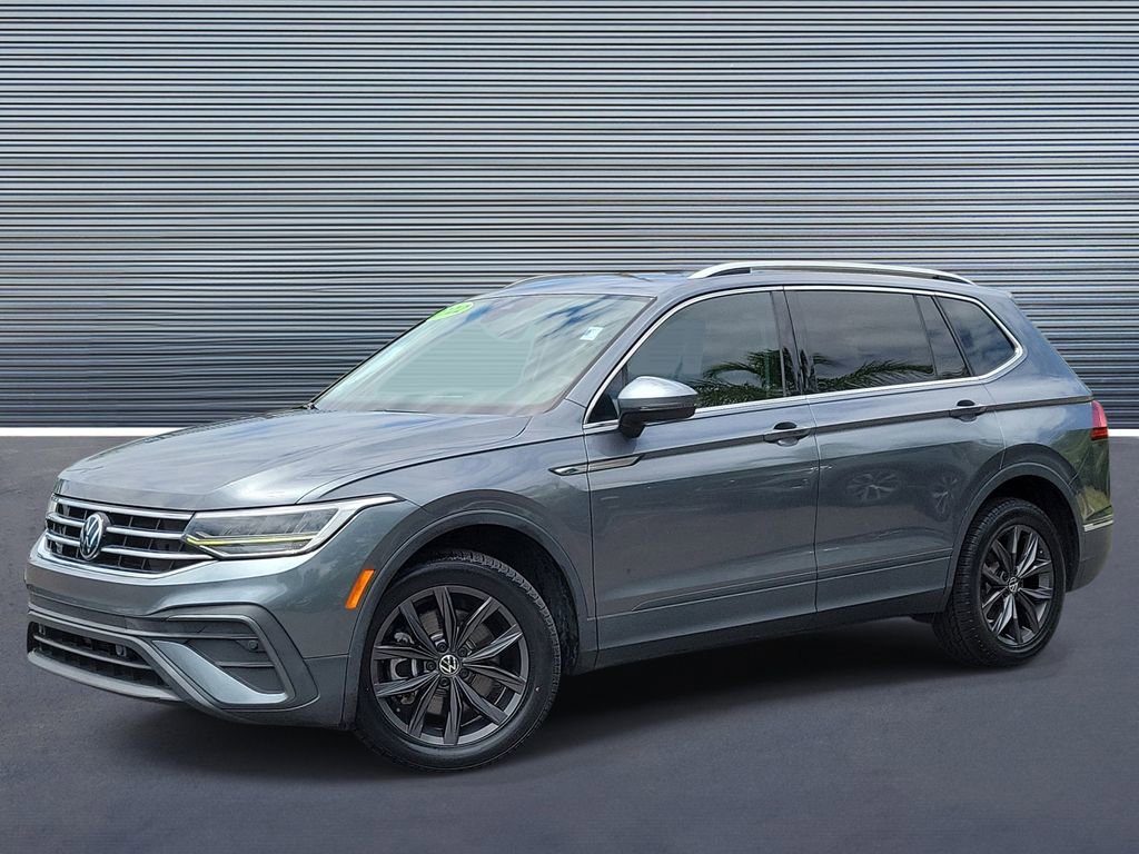 Used 2022 Volkswagen Tiguan SE w/ Panoramic Sunroof Package