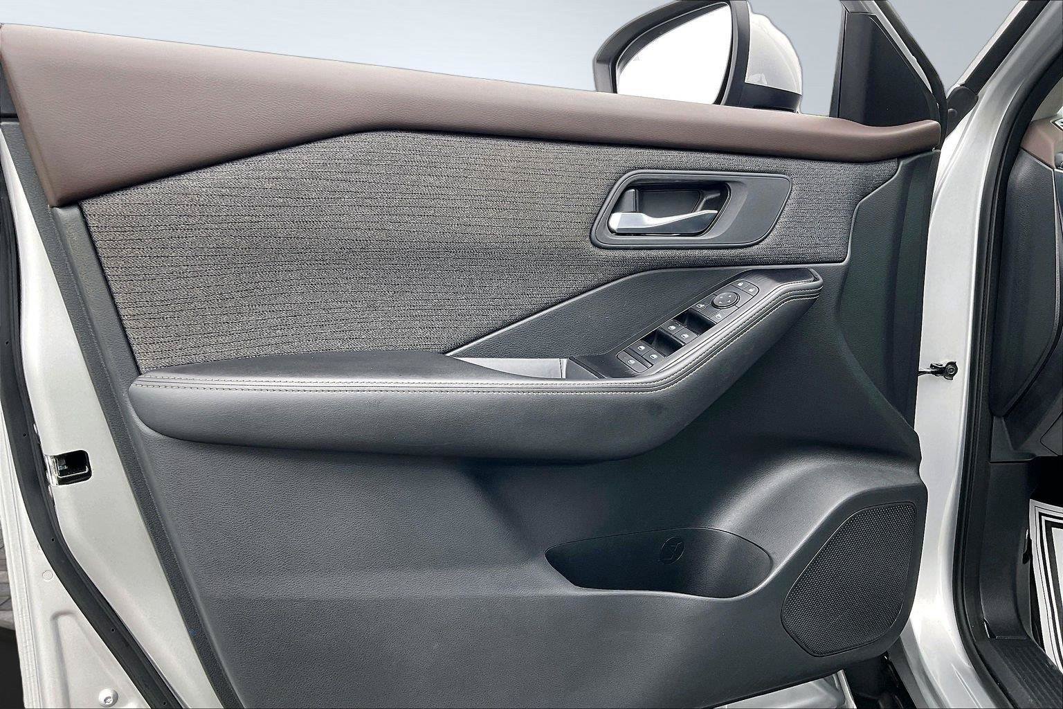 Certified 2022 Nissan Rogue SV FWD image 23