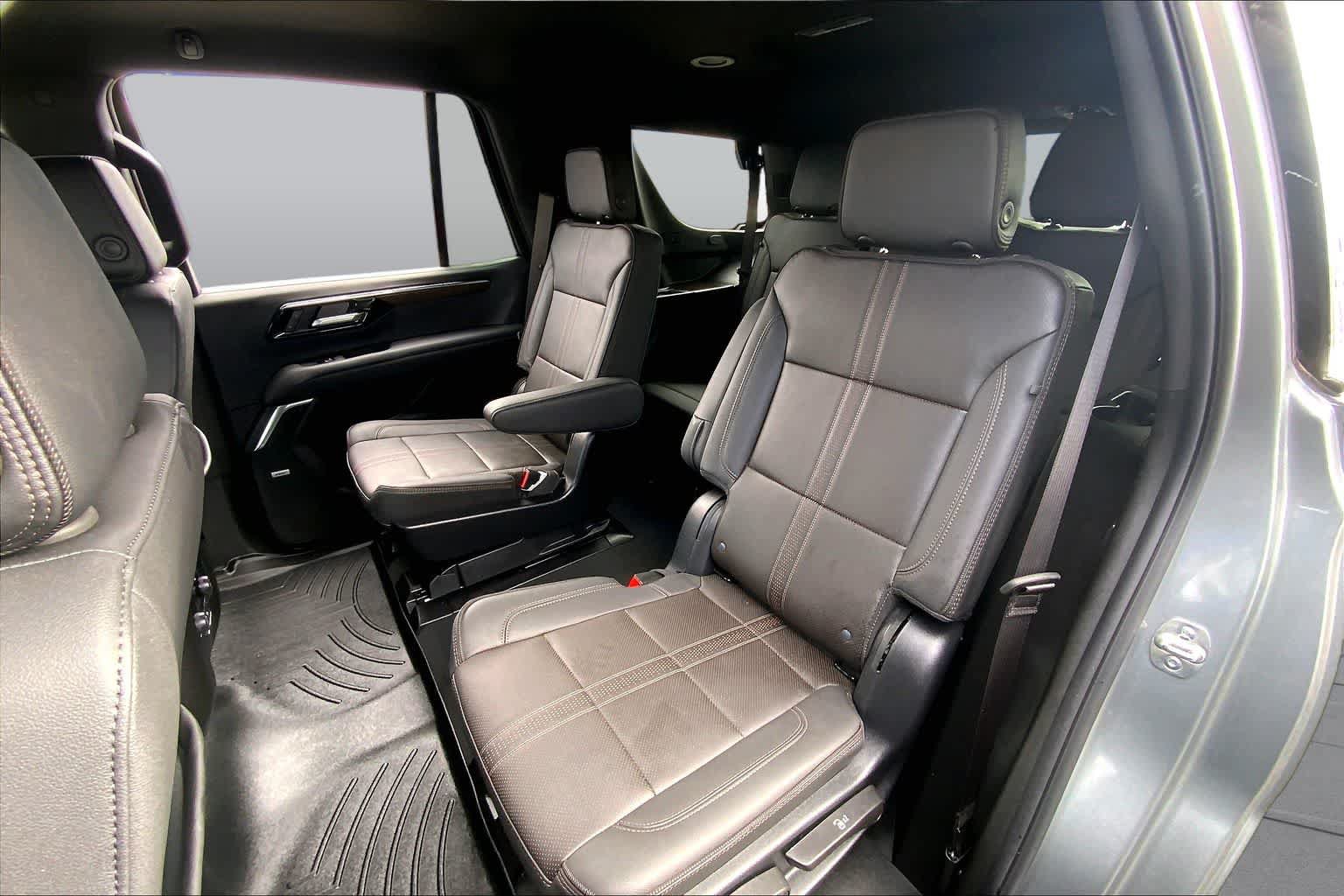 Used 2025 Chevrolet Tahoe High Country AWD/4WD image 41