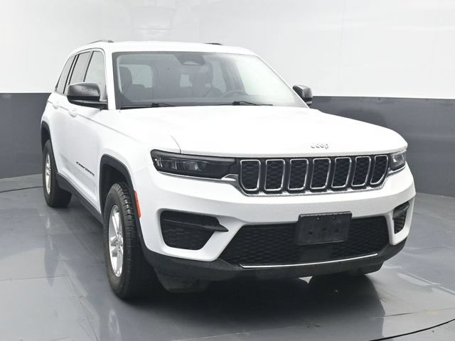 Used 2024 Jeep Grand Cherokee Laredo AWD/4WD image 9