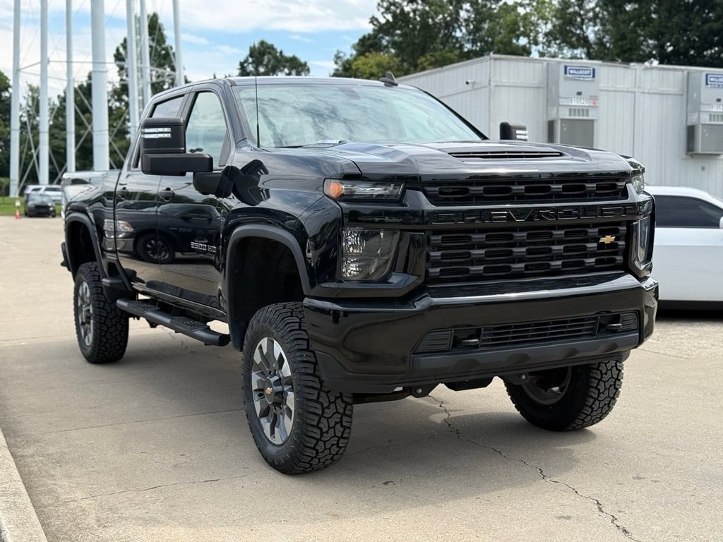Used 2022 Chevrolet Silverado 2500 Custom w/ Custom Value Package AWD/4WD image 4