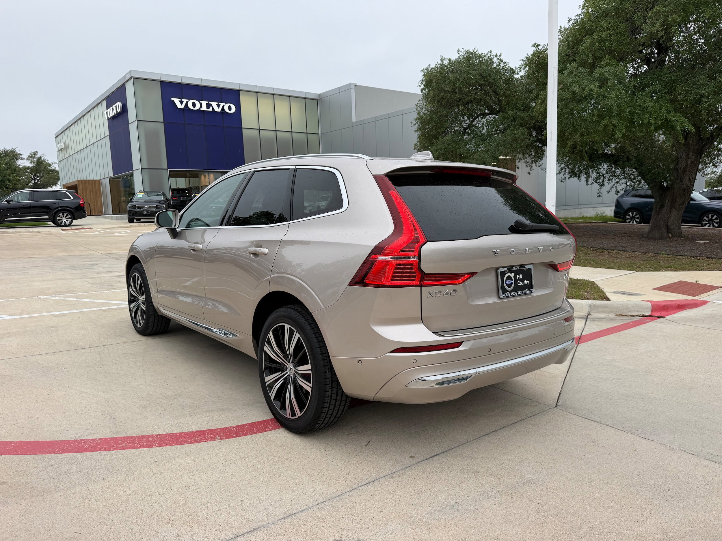 Certified 2023 Volvo XC60 B5 Plus w/ Protection Package Premier FWD image 4