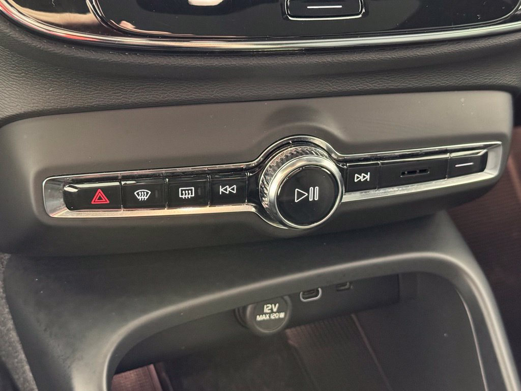 Certified 2023 Volvo C40 Recharge Core w/ Protection Package Premier AWD/4WD image 22