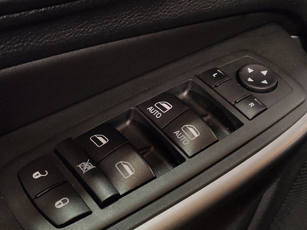 Used 2019 Jeep Cherokee Limited FWD image 27