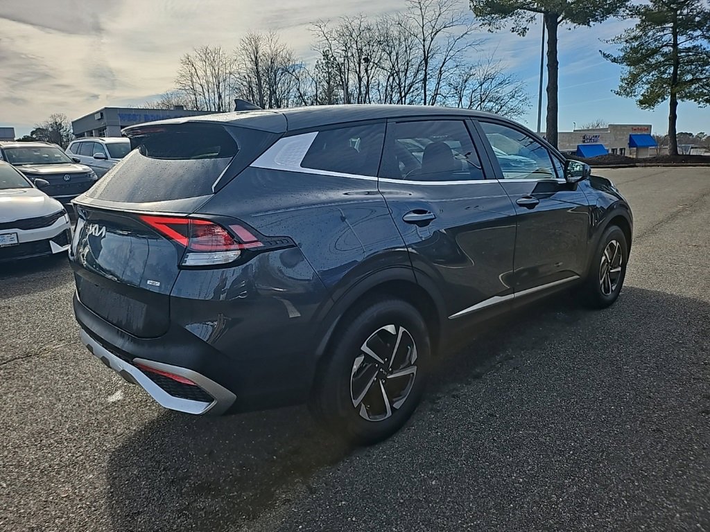 Used 2025 Kia Sportage LX image 6