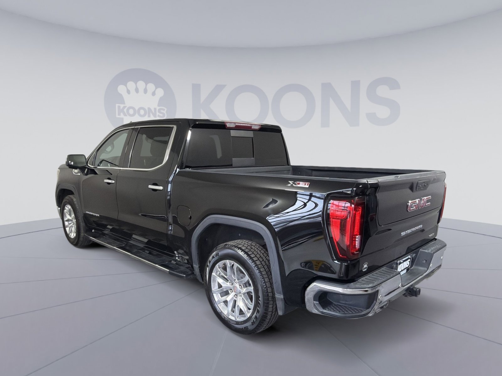 Used 2022 GMC Sierra 1500 SLT w/ SLT Premium Plus Package image 4