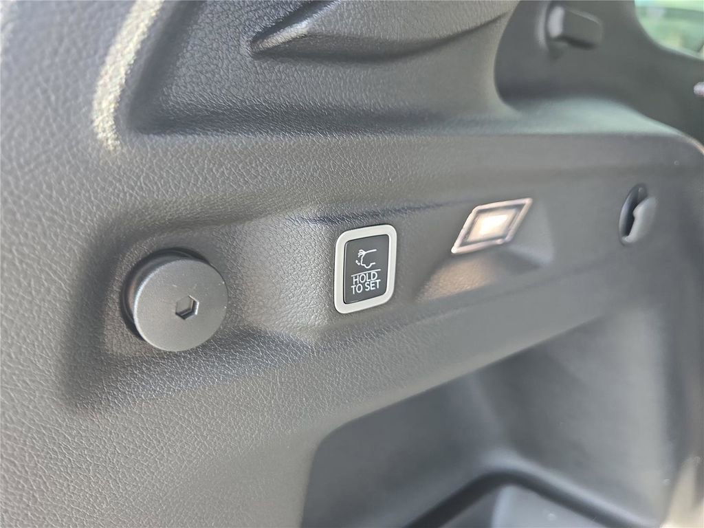 Used 2024 Jeep Grand Cherokee L Limited w/ Black Appearance Package image 28