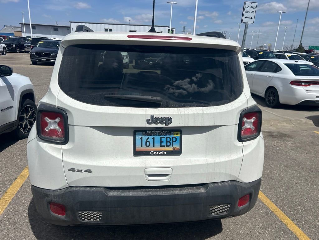 Used 2023 Jeep Renegade Latitude w/ Premium Group AWD/4WD image 5