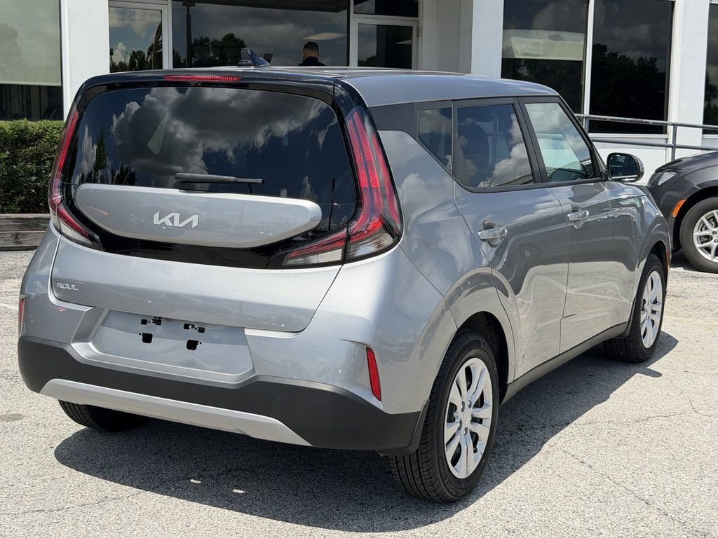 Used 2023 Kia Soul LX FWD image 5