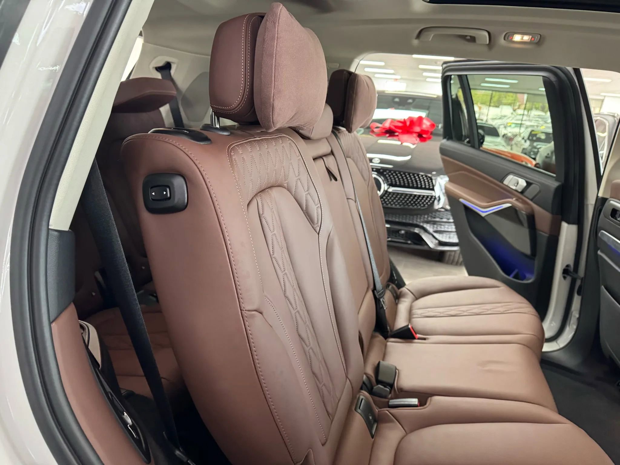 Used 2023 BMW X7 xDrive40i w/ Premium Package image 19