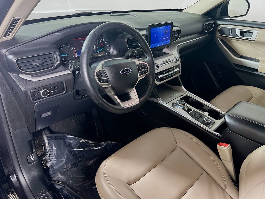 Used 2024 Ford Explorer XLT w/ Equipment Group 202A image 9