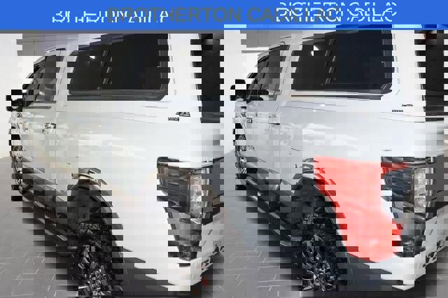 Used 2018 Nissan Titan Platinum Reserve w/ Platinum Utility Package image 3