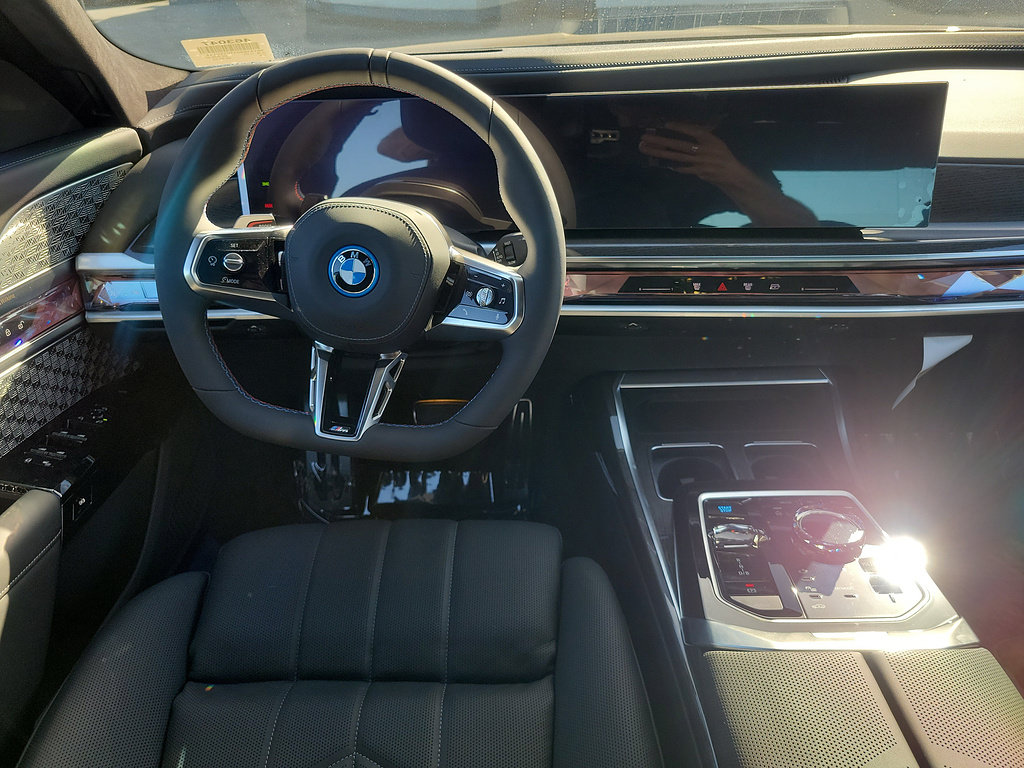 New 2026 BMW i7 M70 w/ Executive Package AWD/4WD image 11