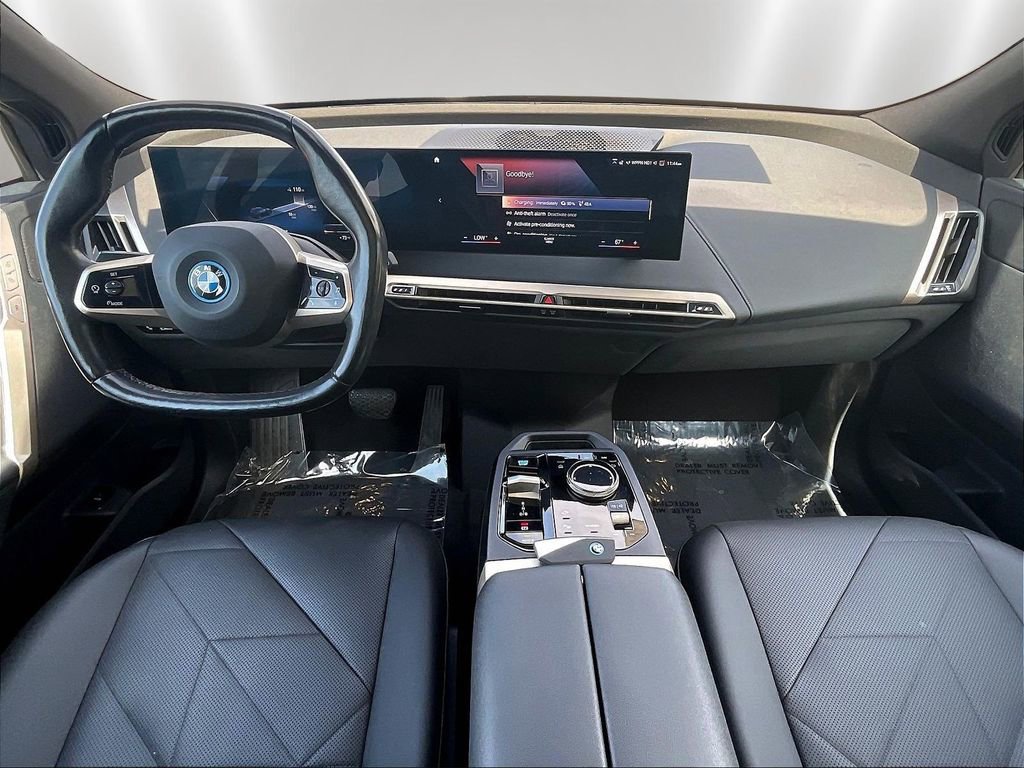 Used 2023 BMW iX xDrive50 w/ Sport Package AWD/4WD image 7