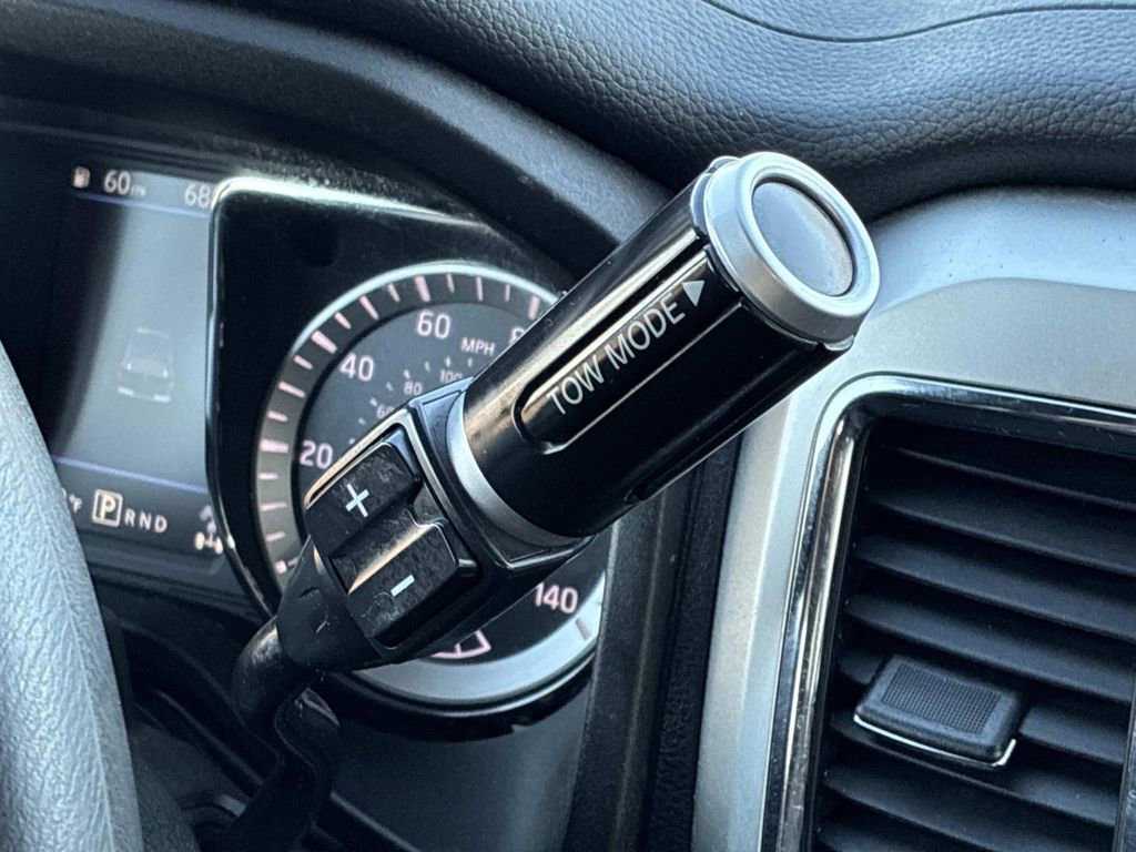 Used 2019 Nissan Titan SV image 29