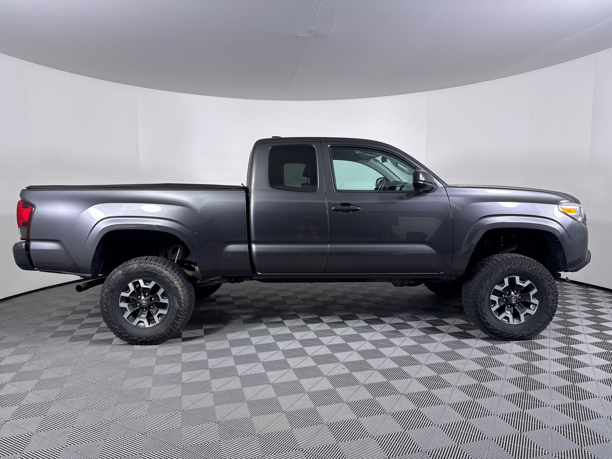 Used 2021 Toyota Tacoma SR AWD/4WD image 11