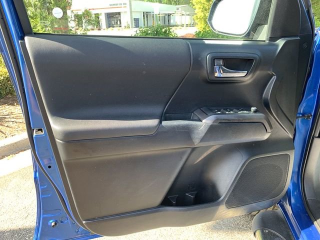 Used 2016 Toyota Tacoma TRD Sport w/ Towing Package image 17