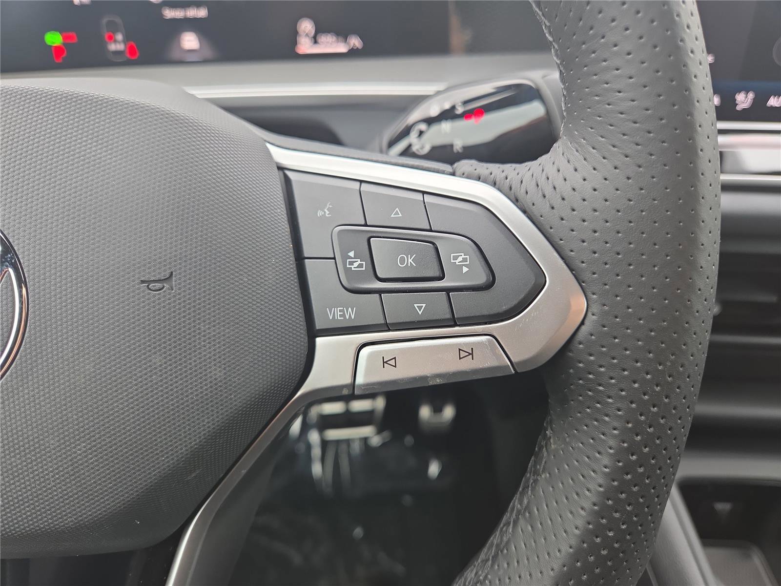 New 2026 Volkswagen Tiguan SE R-Line image 17