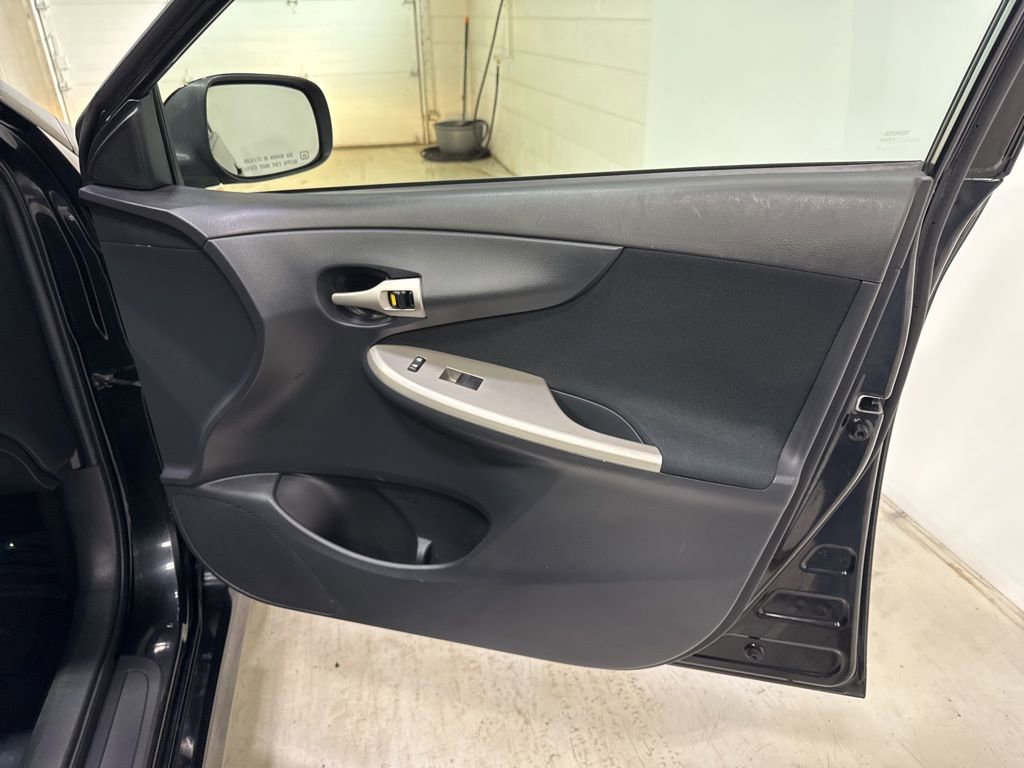 Used 2013 Toyota Corolla S w/ Premium Pkg FWD image 40
