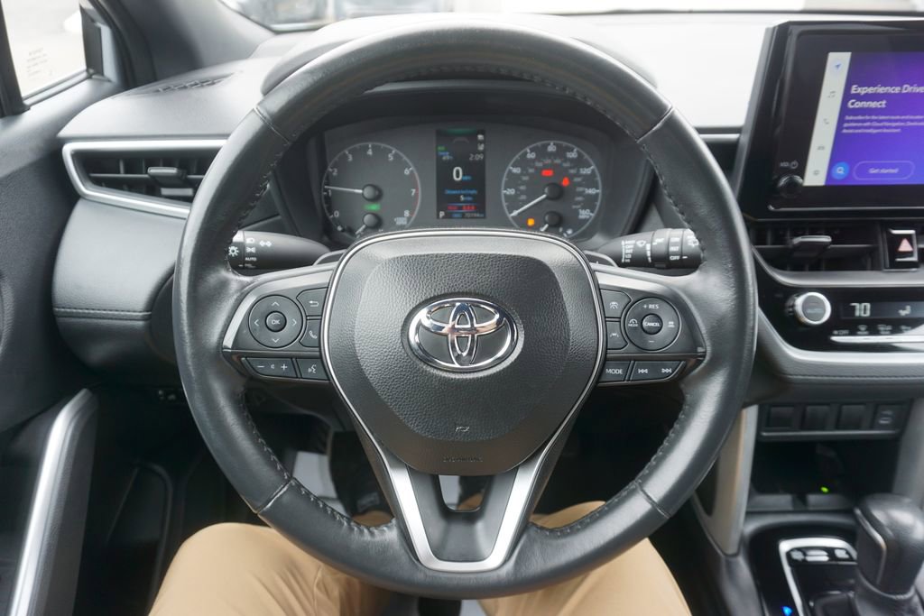 Used 2024 Toyota Corolla Cross SE image 3